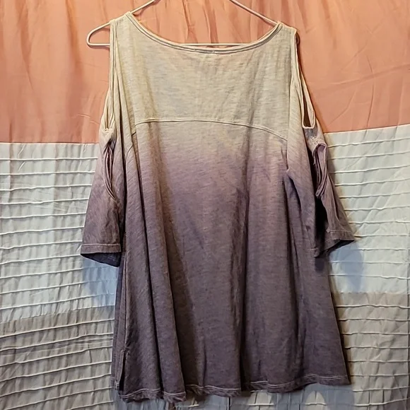 Umgee Lg cold shoulder tunic - Picture 6 of 6